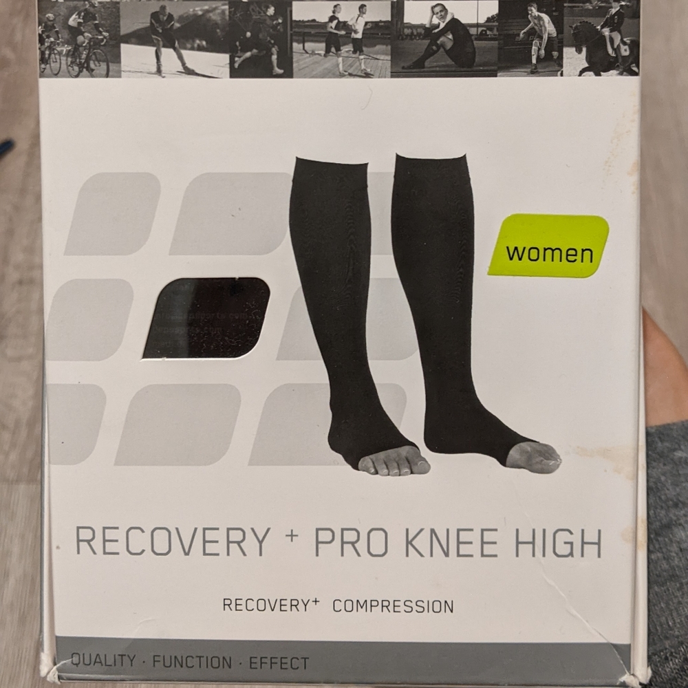 CEP Recovery+ Pro Compression Knee High Compression Sleeves: Size III (3)